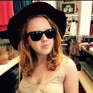 Meet your Posher, Leah